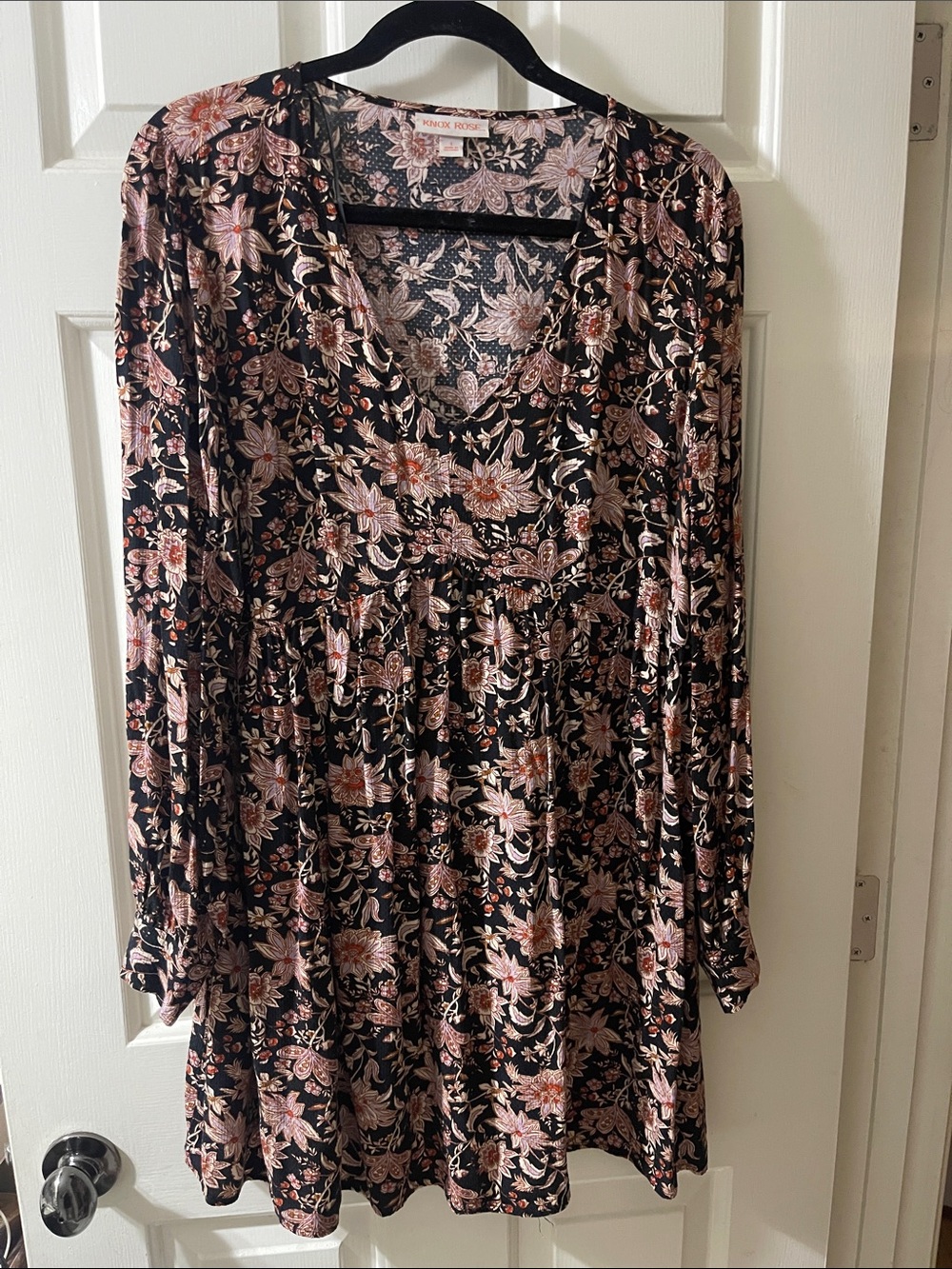 Knox Rose Black Floral Long Sleeve V-Neck Dress